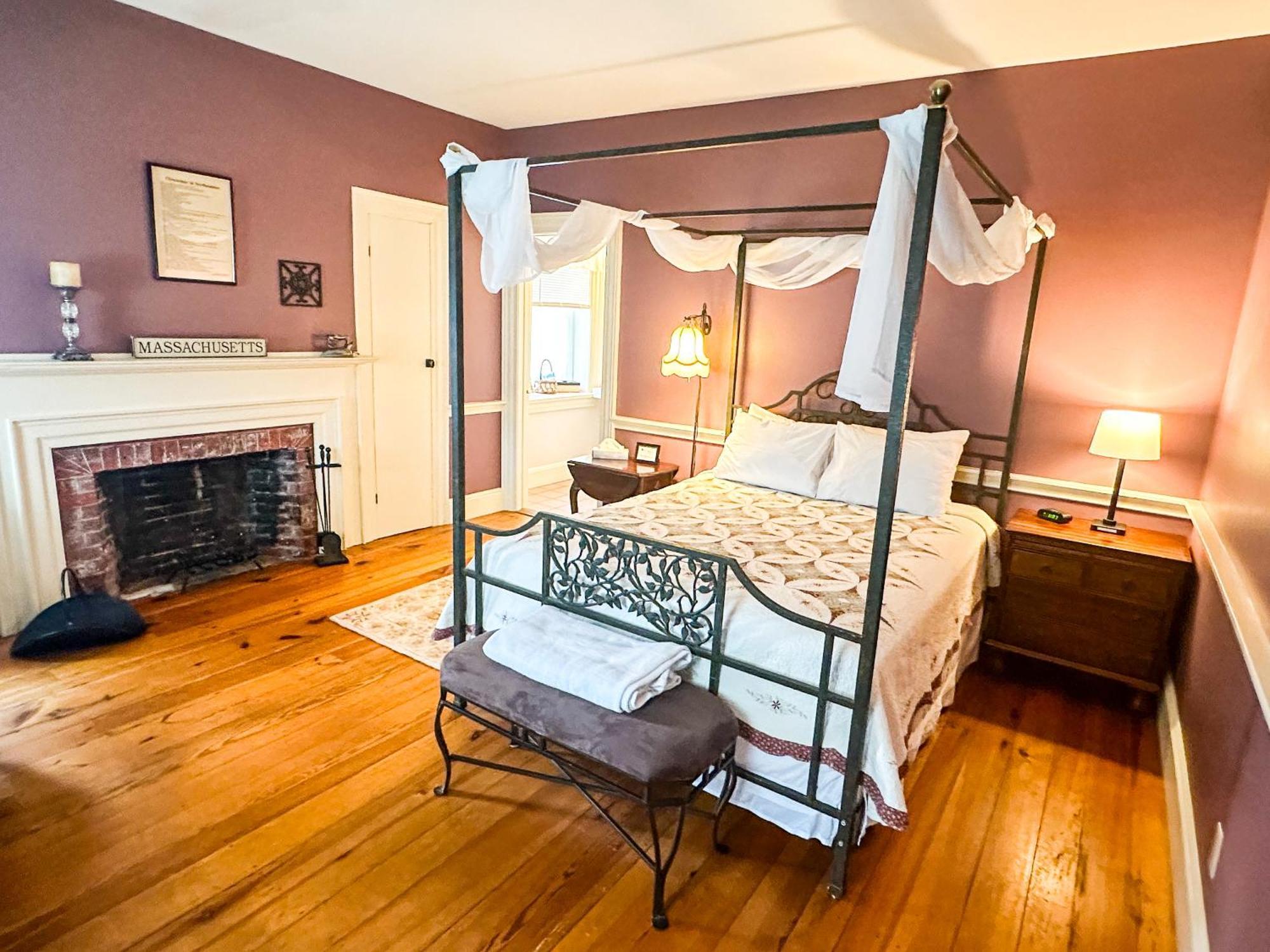 The Black Walnut Inn อัมเฮิร์สต์ ภายนอก รูปภาพ