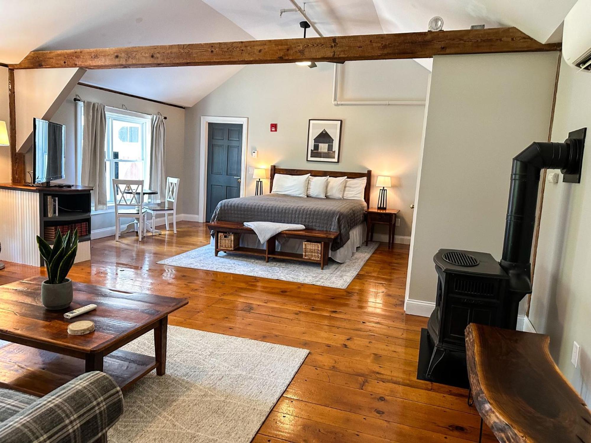The Black Walnut Inn อัมเฮิร์สต์ ภายนอก รูปภาพ