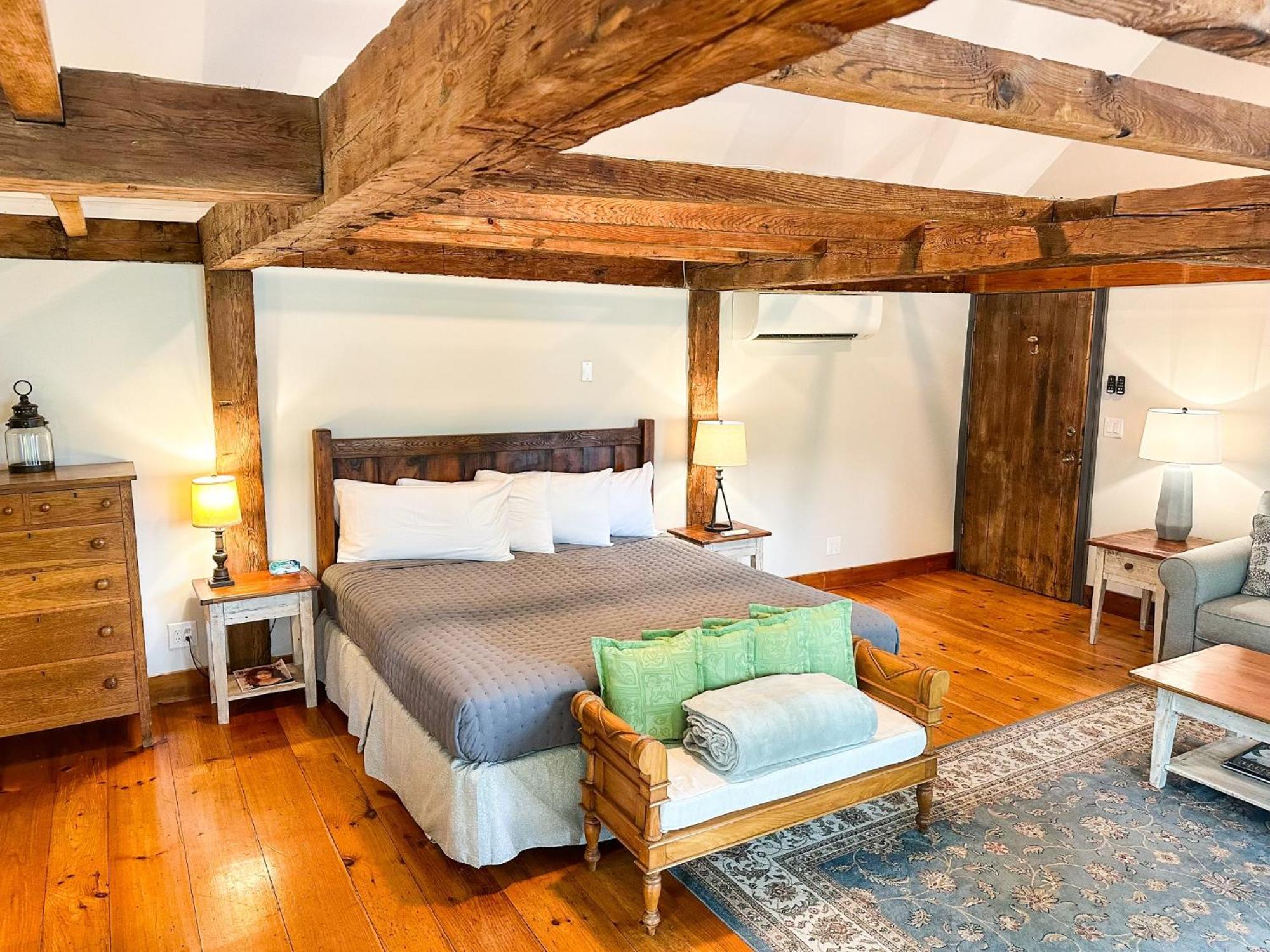 The Black Walnut Inn อัมเฮิร์สต์ ภายนอก รูปภาพ