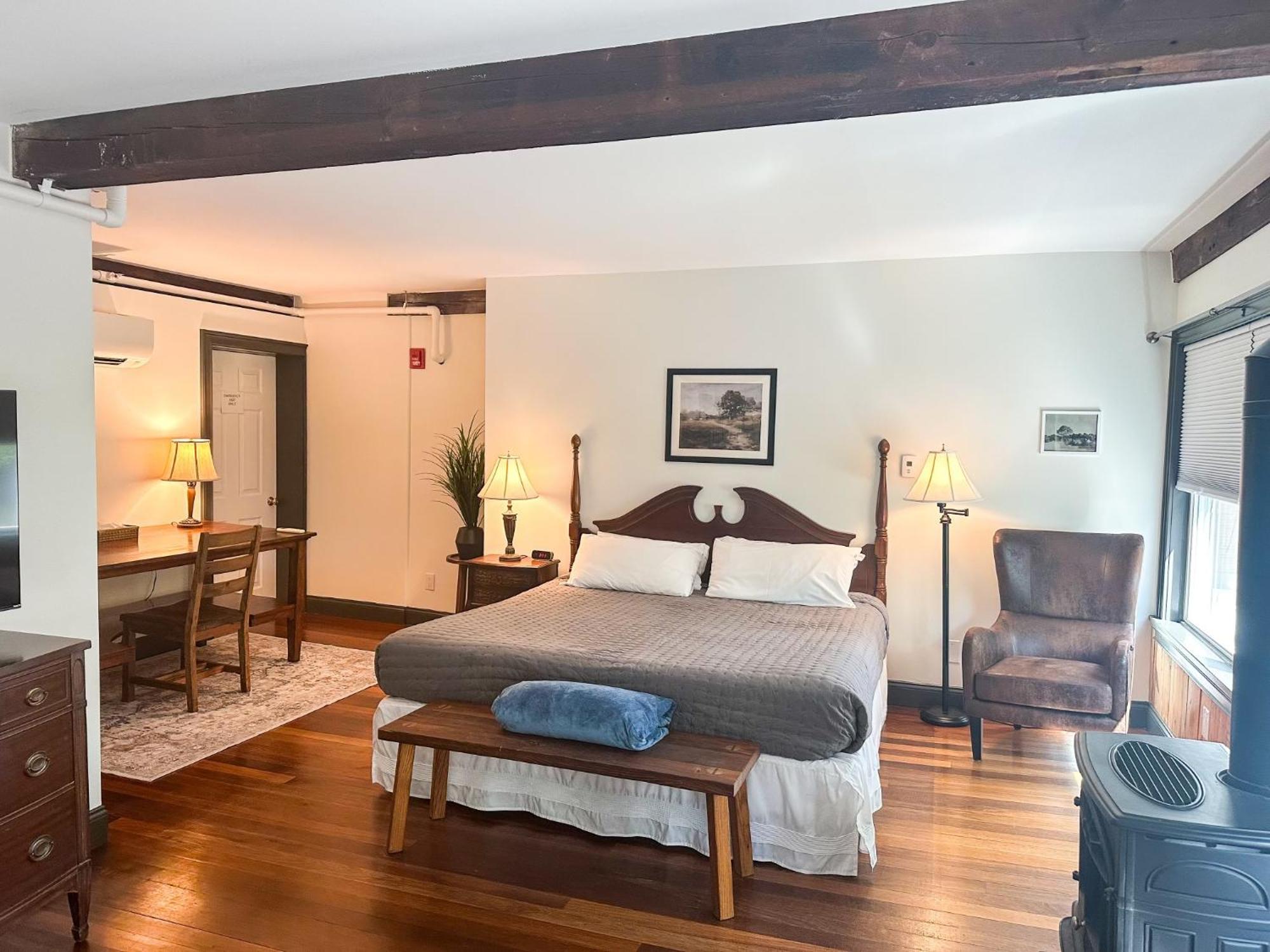 The Black Walnut Inn อัมเฮิร์สต์ ภายนอก รูปภาพ