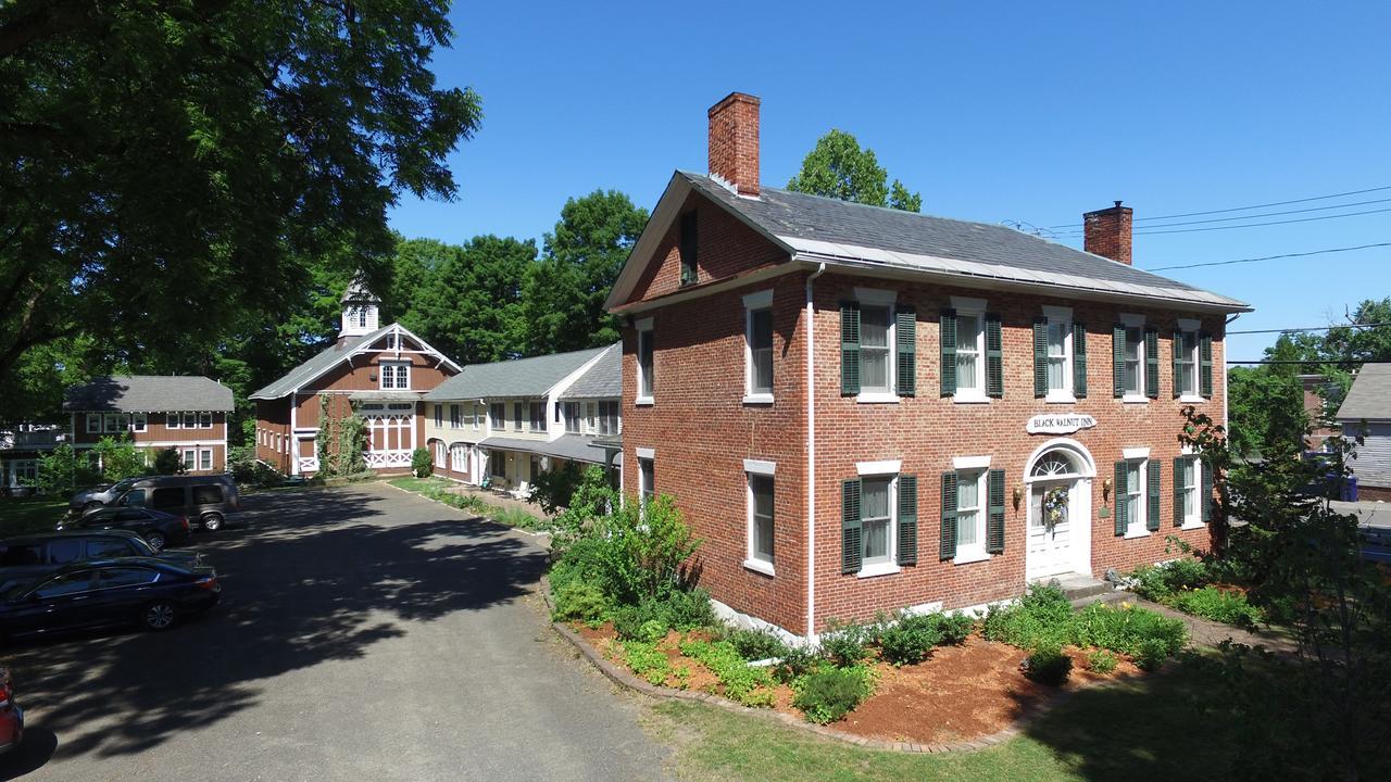 The Black Walnut Inn อัมเฮิร์สต์ ภายนอก รูปภาพ